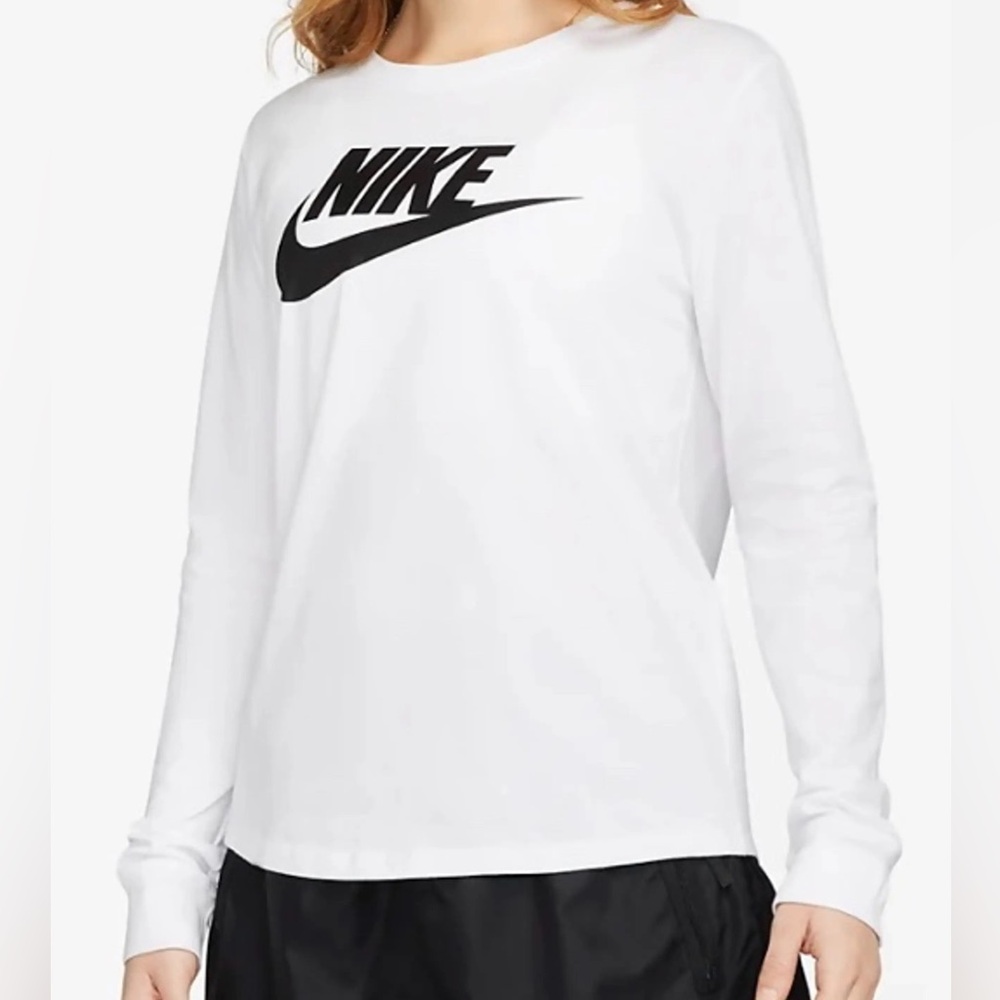 NWT Nike Women’s White Long Sleeve Spellout Tee T-Shirt Size‎ Medium